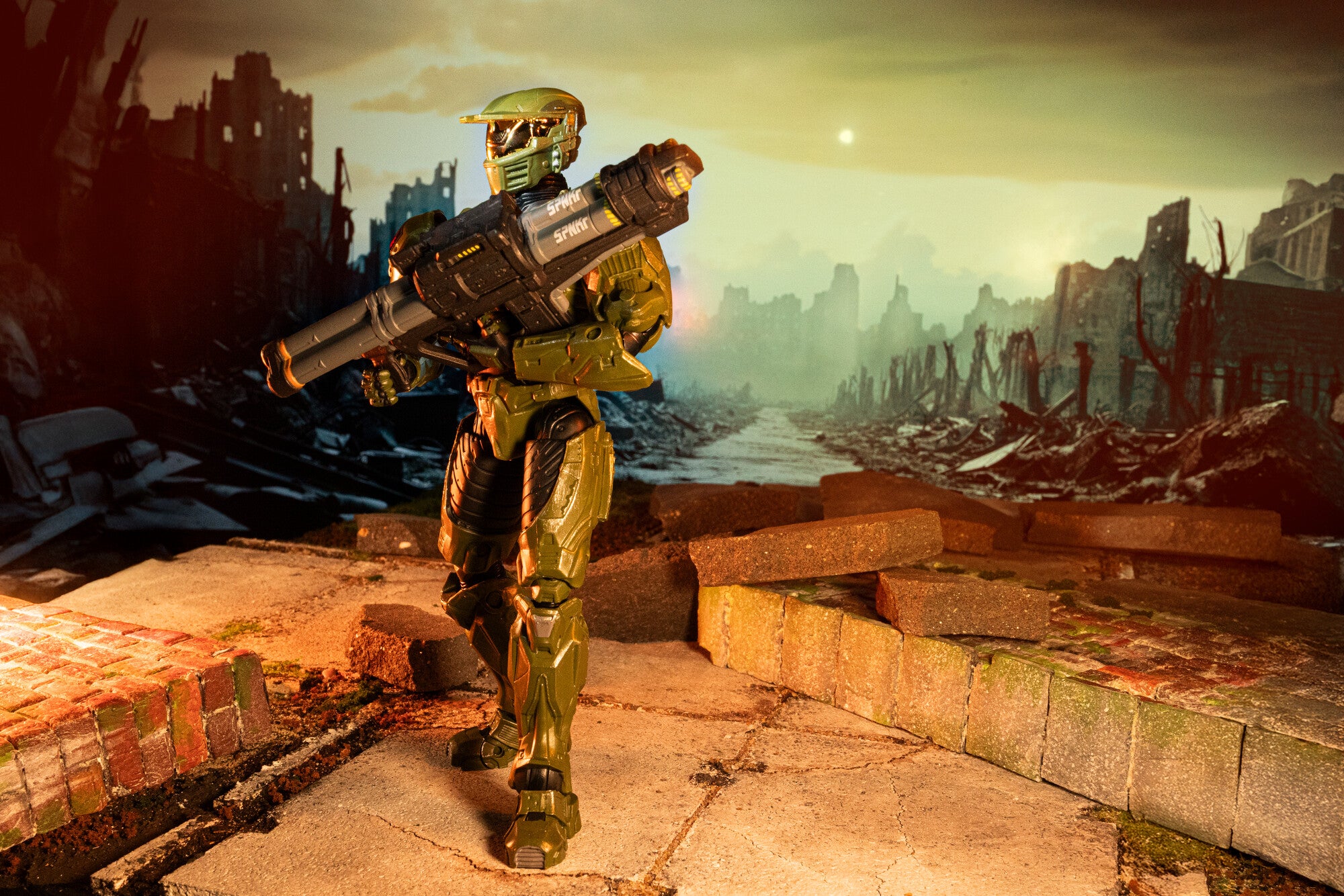 HLW0409_HALO_DOUGLAS042_ART9_lpr.jpg