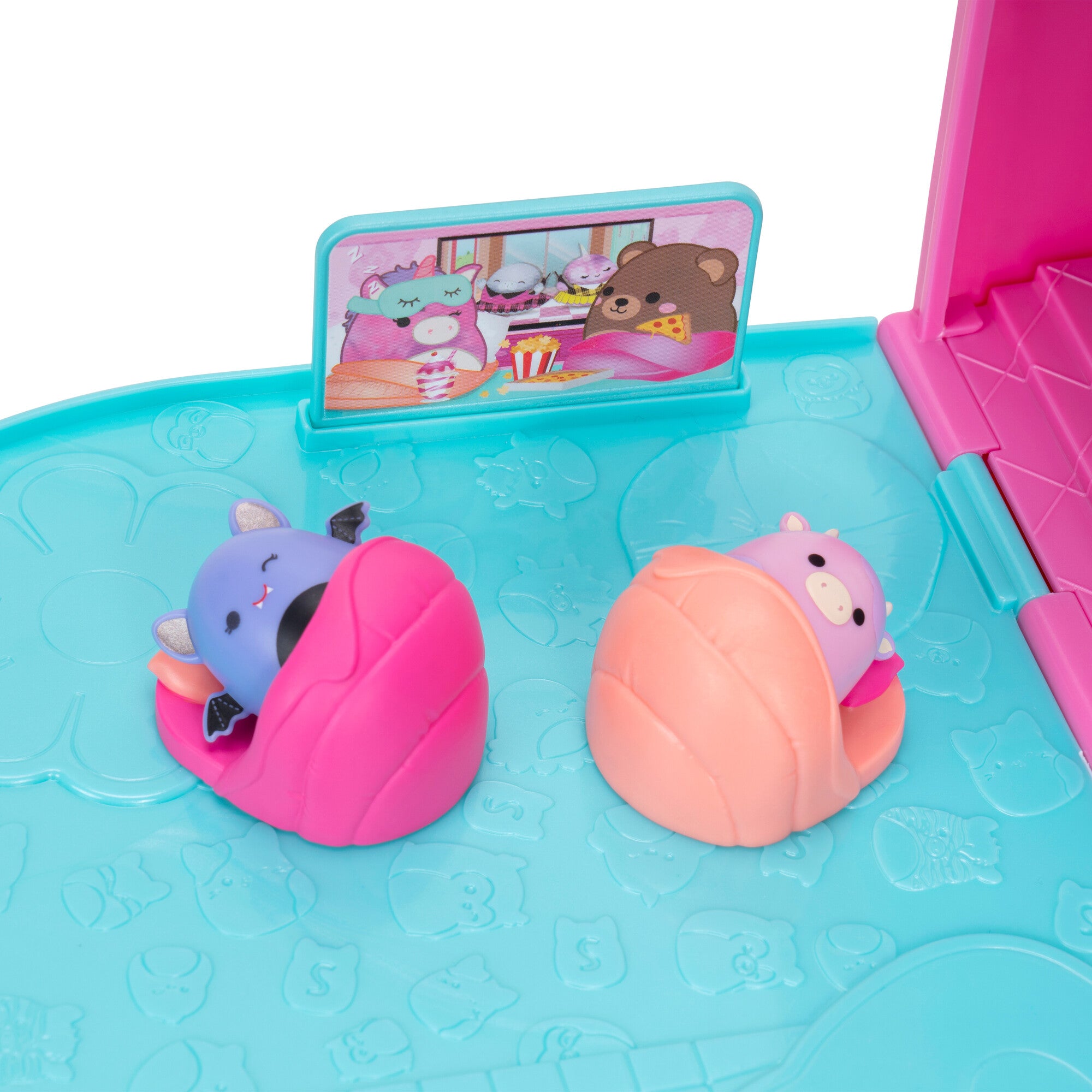 SQAL0037-Squishalongs-OnTheGoPlaysetPartyPk-OP-SleepingBag_lpr.jpg