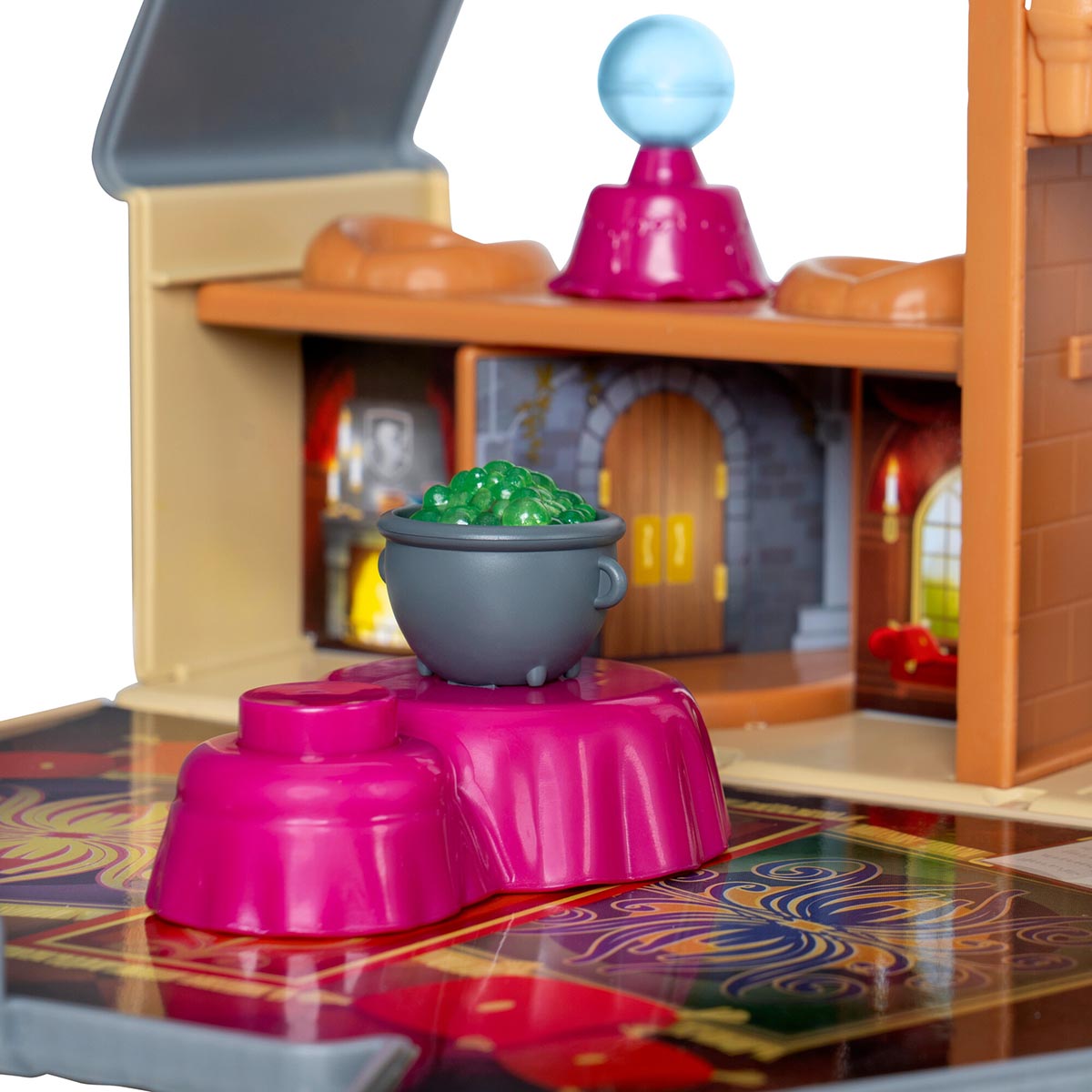 SQAL0112_LgPlayset_HarryPotterHogwartsCastle_FEAT3_lpr.jpg